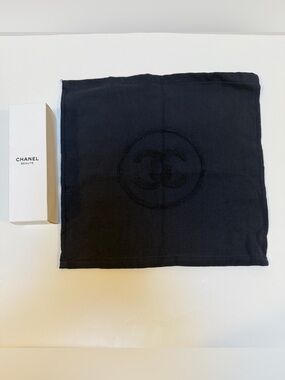 Chanel Beauty Dark Navy Blue Wash Towel NWT